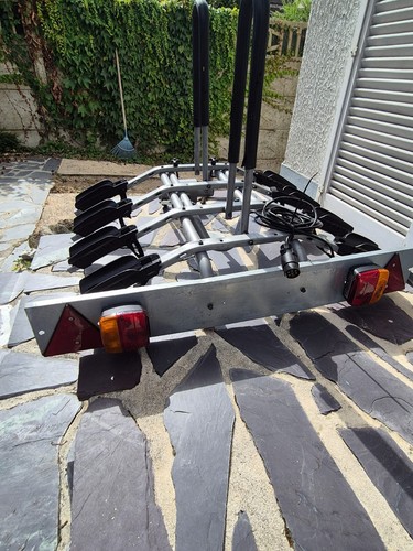Porte vélos sur attelage - sur,